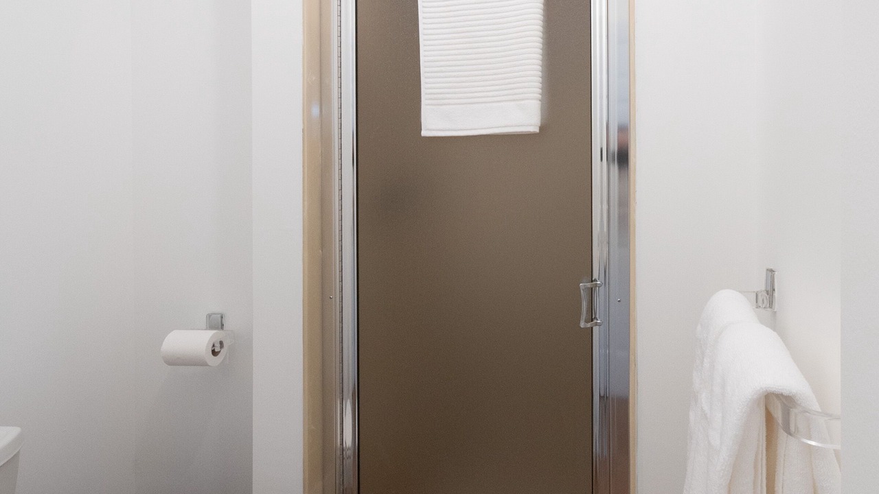 Photo of Bathroom in Renfrew-Collingwood