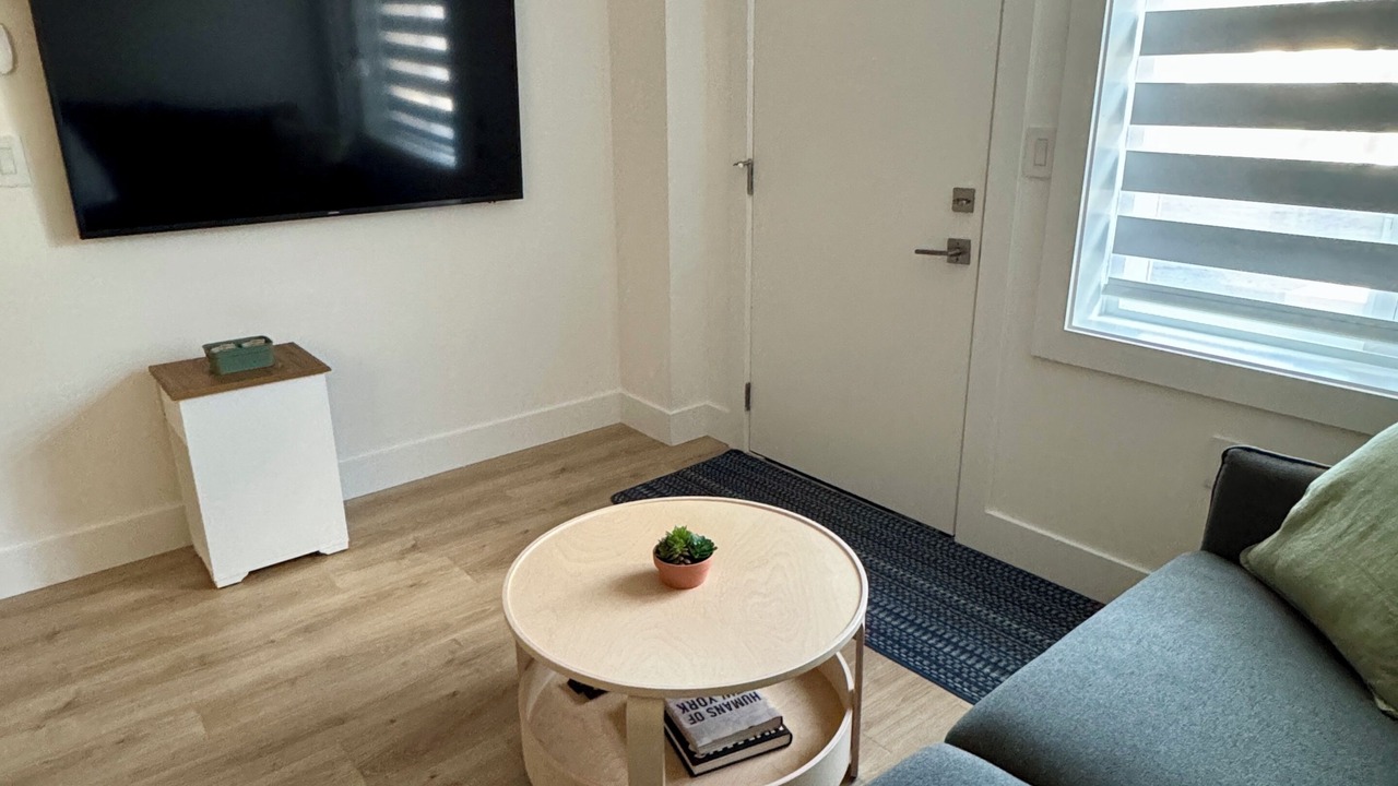 Photo of Livingroom in Renfrew-Collingwood