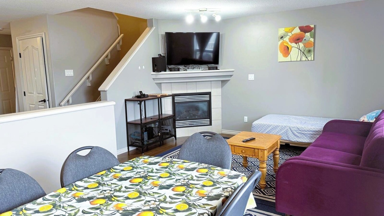 Photo of Livingroom in Southeast Edmonton