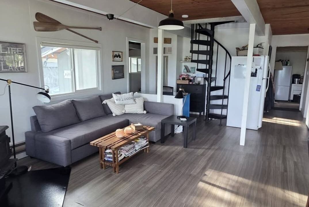 Photo of Livingroom in 70 Mile House