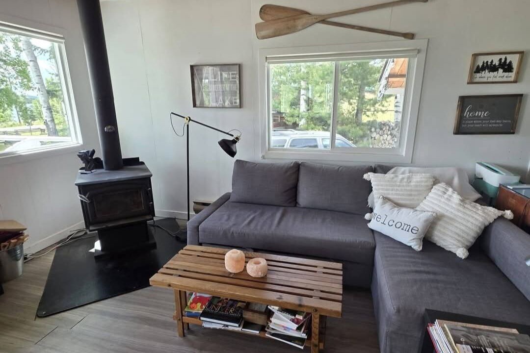 Photo of Livingroom in 70 Mile House
