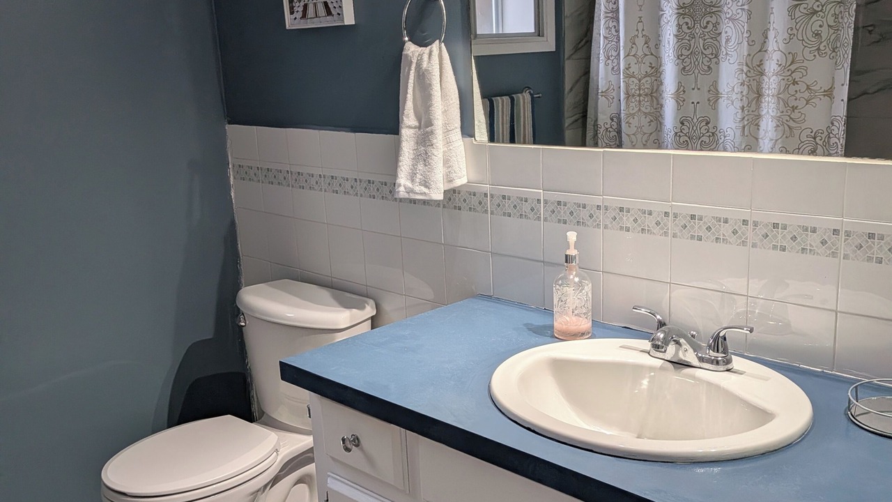 Photo of Bathroom in Okanagan-Similkameen