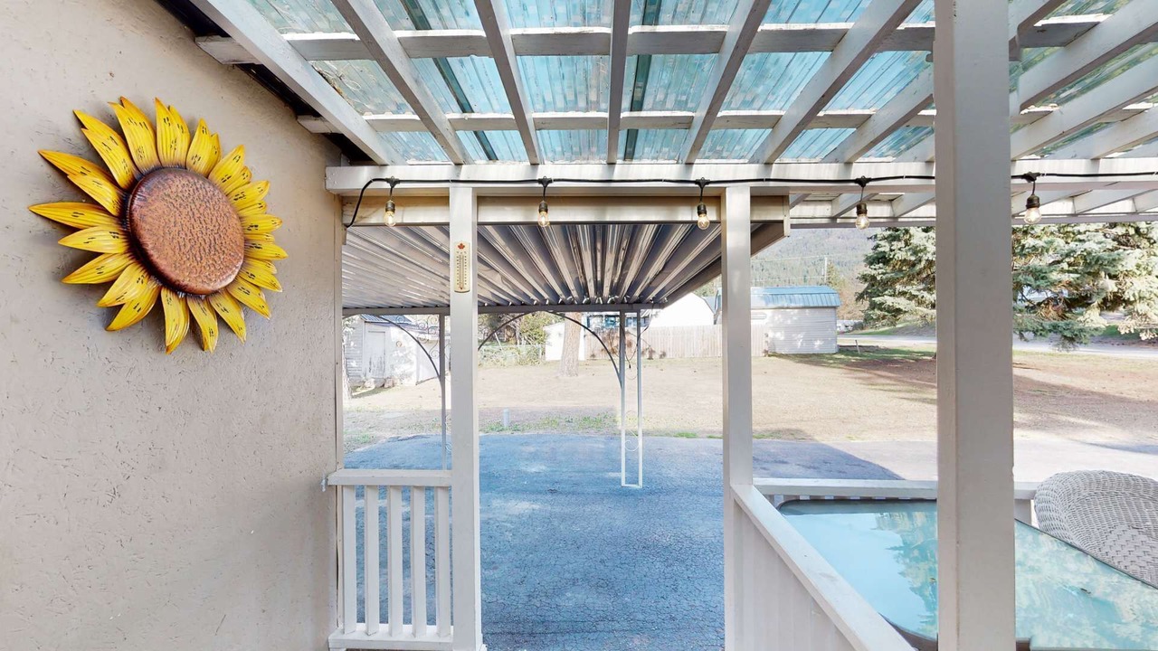 Photo of Patio Balcony in Christina Lake