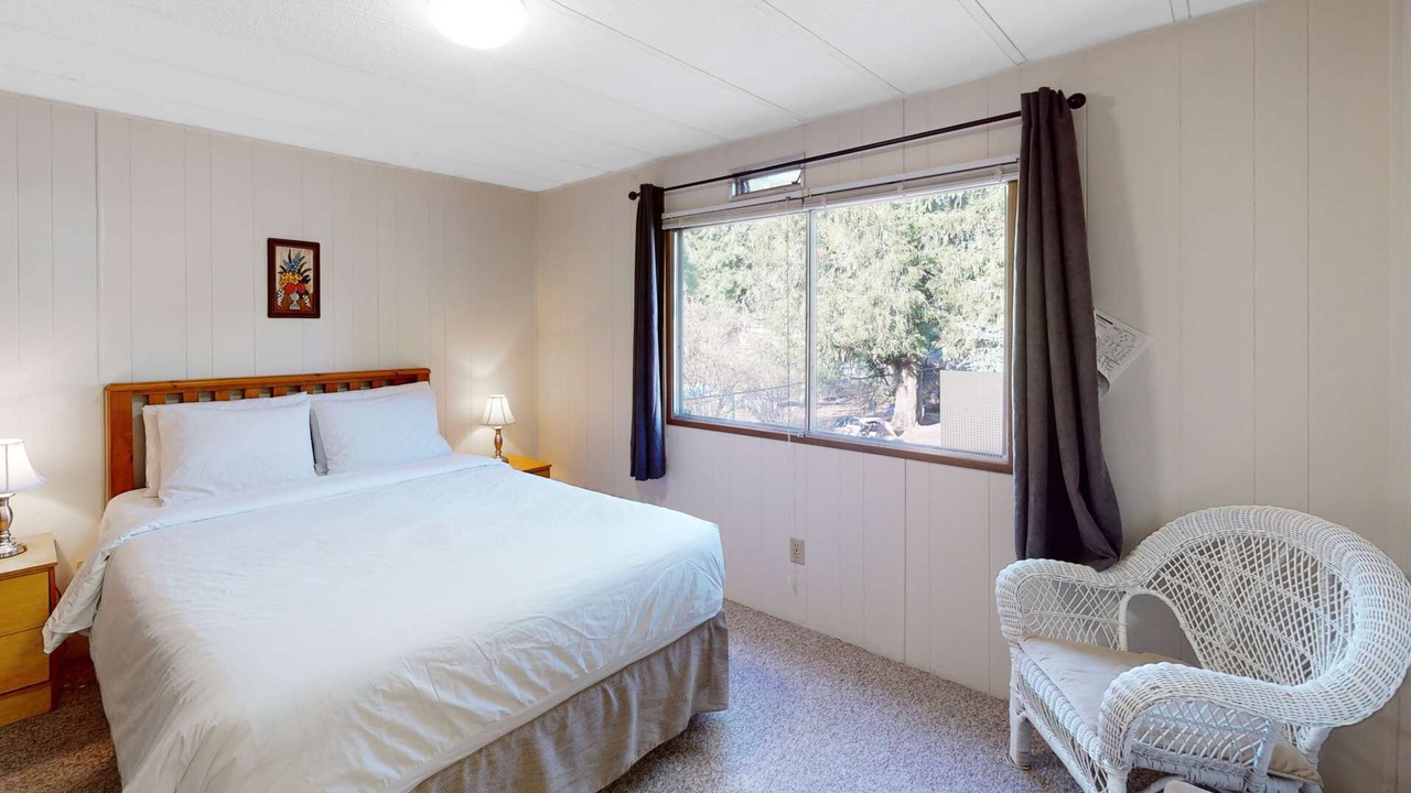 Photo of Bedroom in Christina Lake