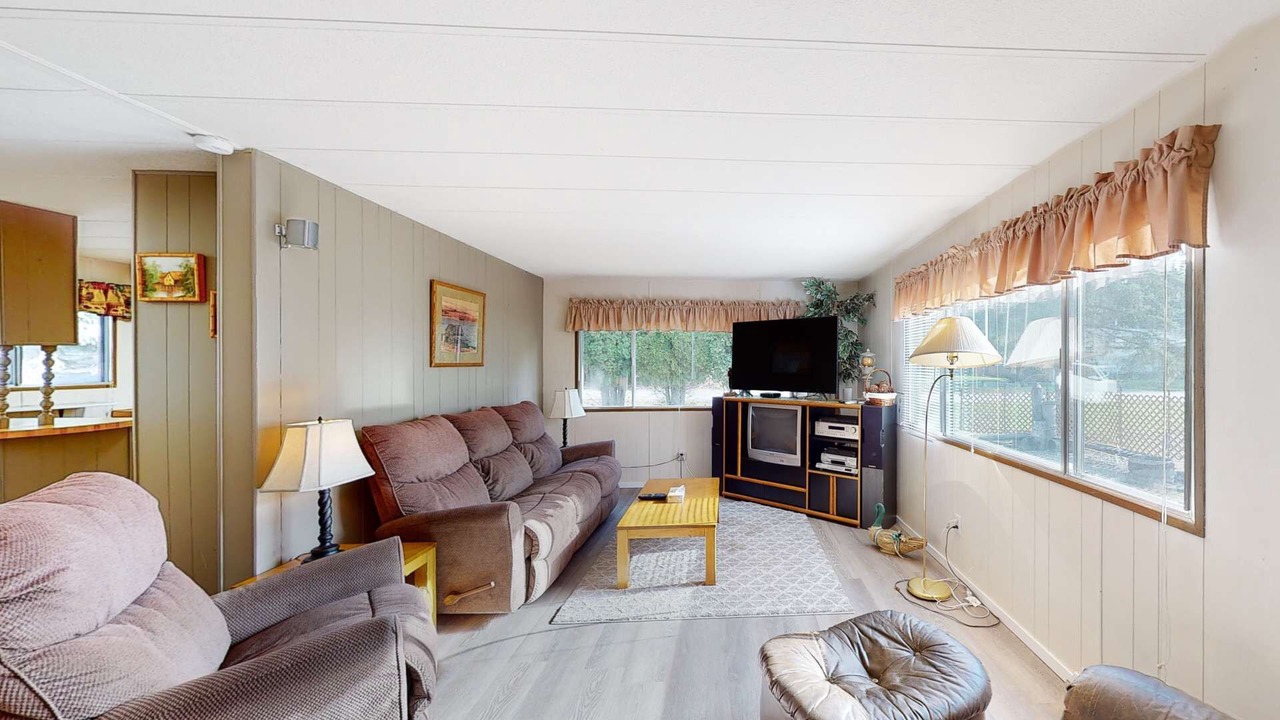 Photo of Livingroom in Christina Lake