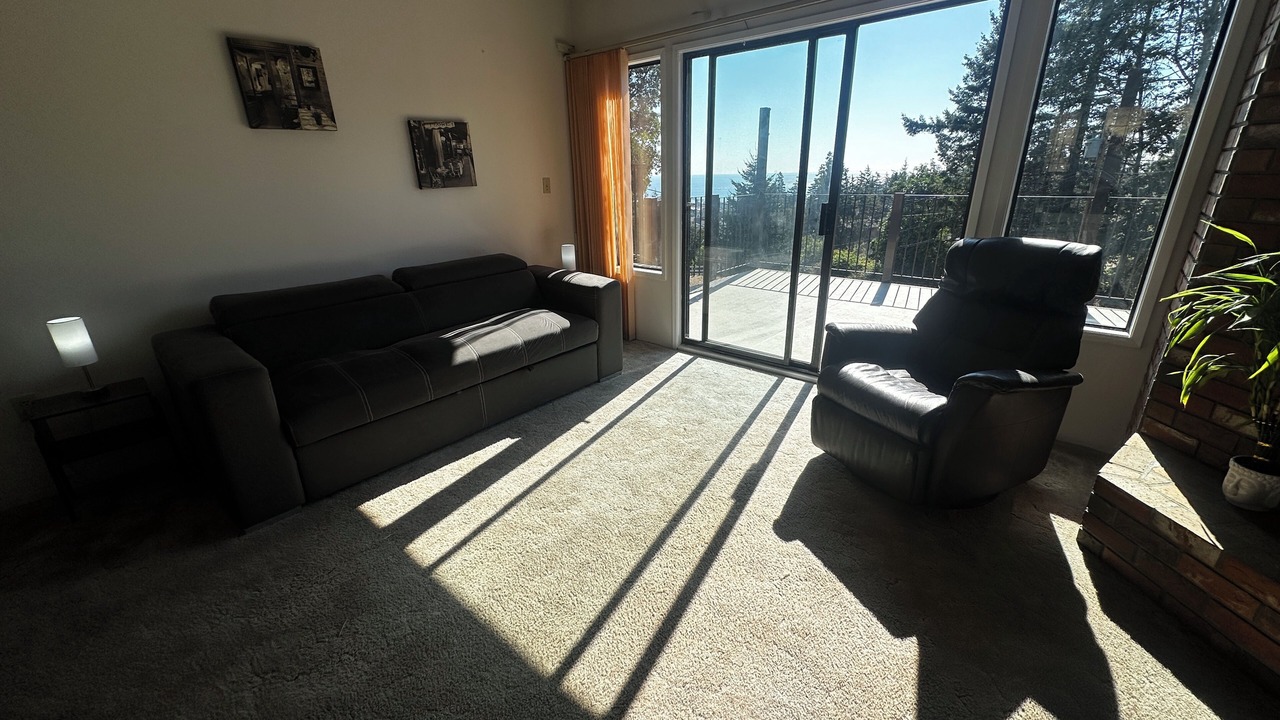 Photo of Livingroom in Colwood
