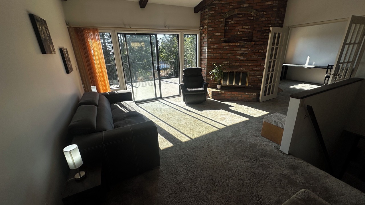 Photo of Livingroom in Colwood