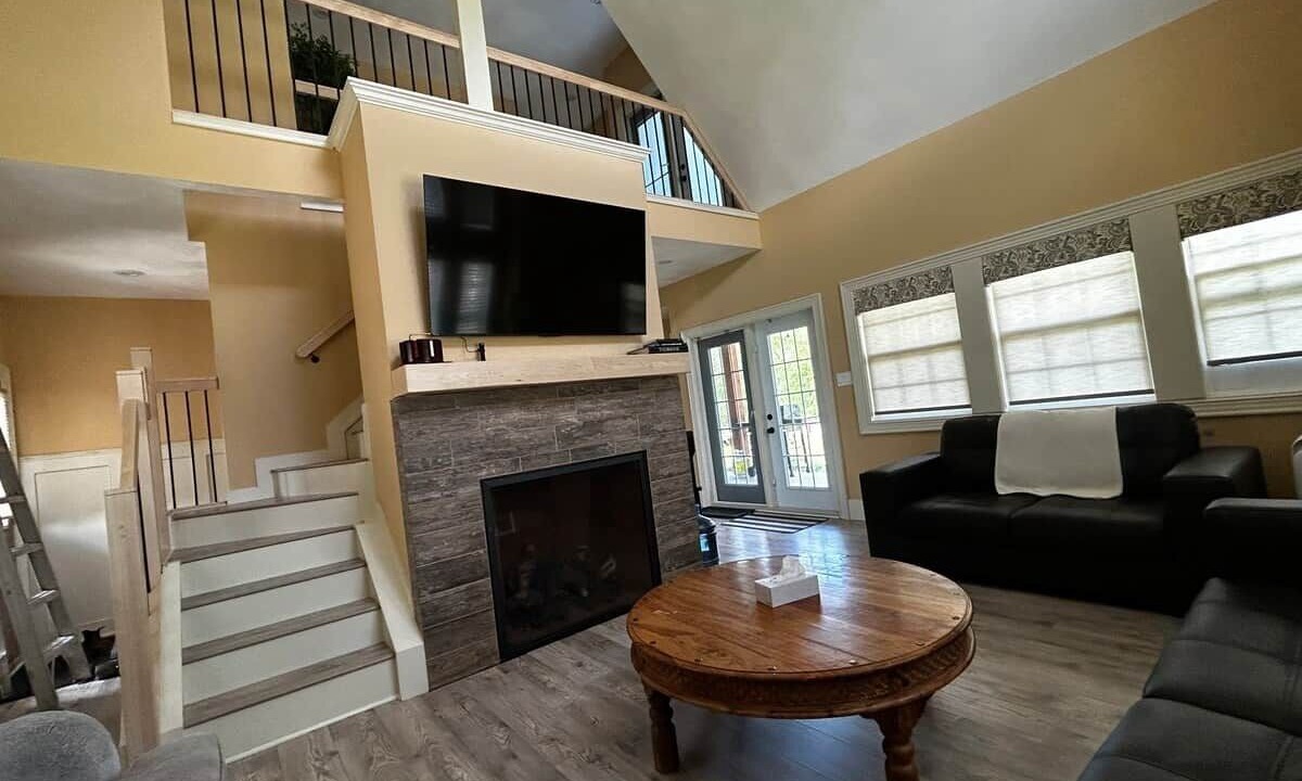 Photo of Livingroom in Fowler Lake