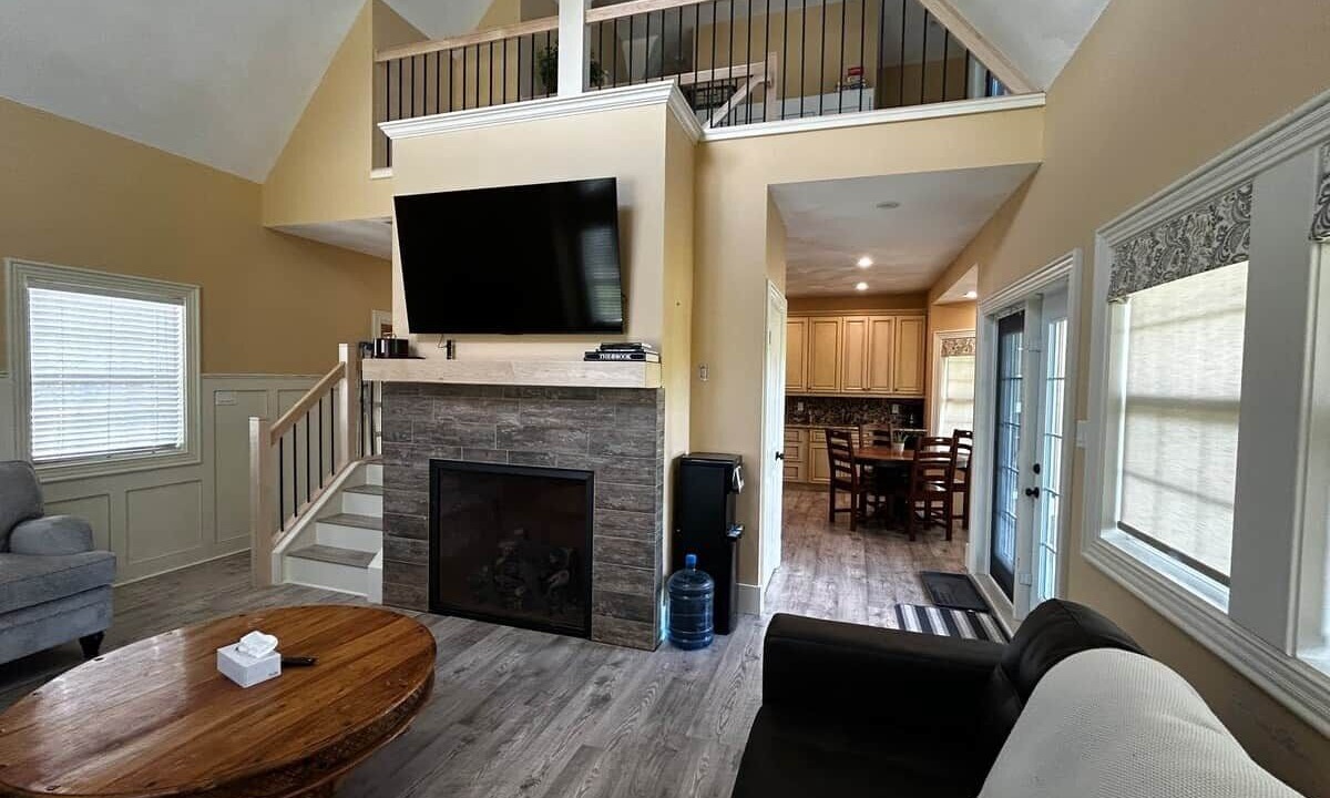 Photo of Livingroom in Fowler Lake