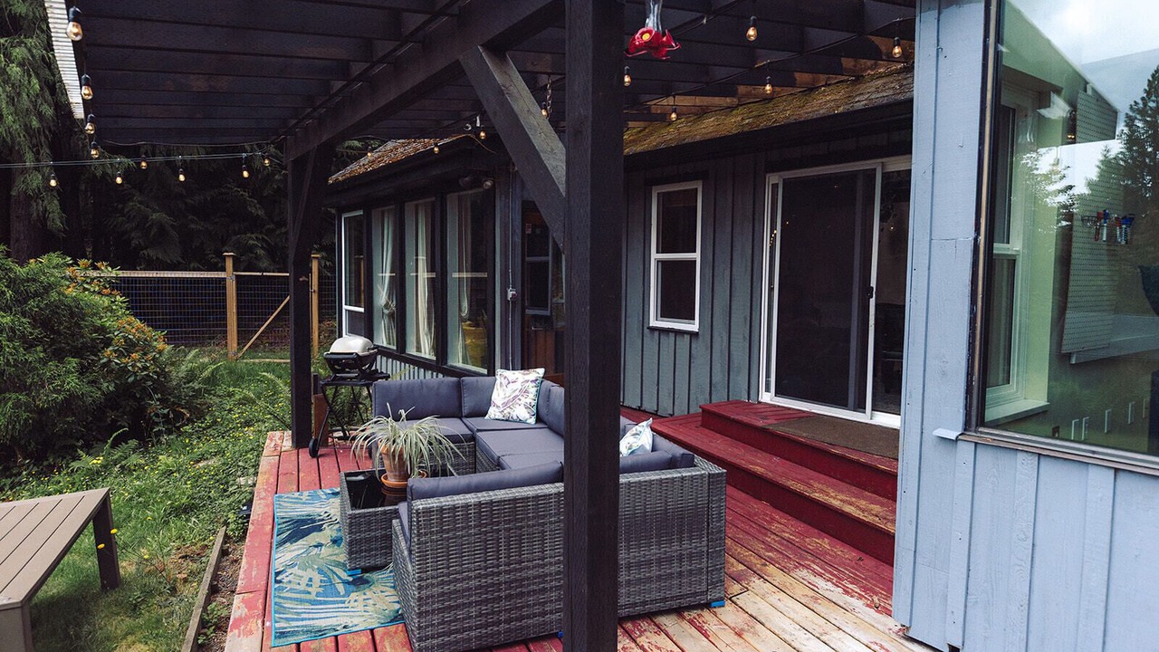 Photo of Patio Balcony in Juan de Fuca Electoral Area