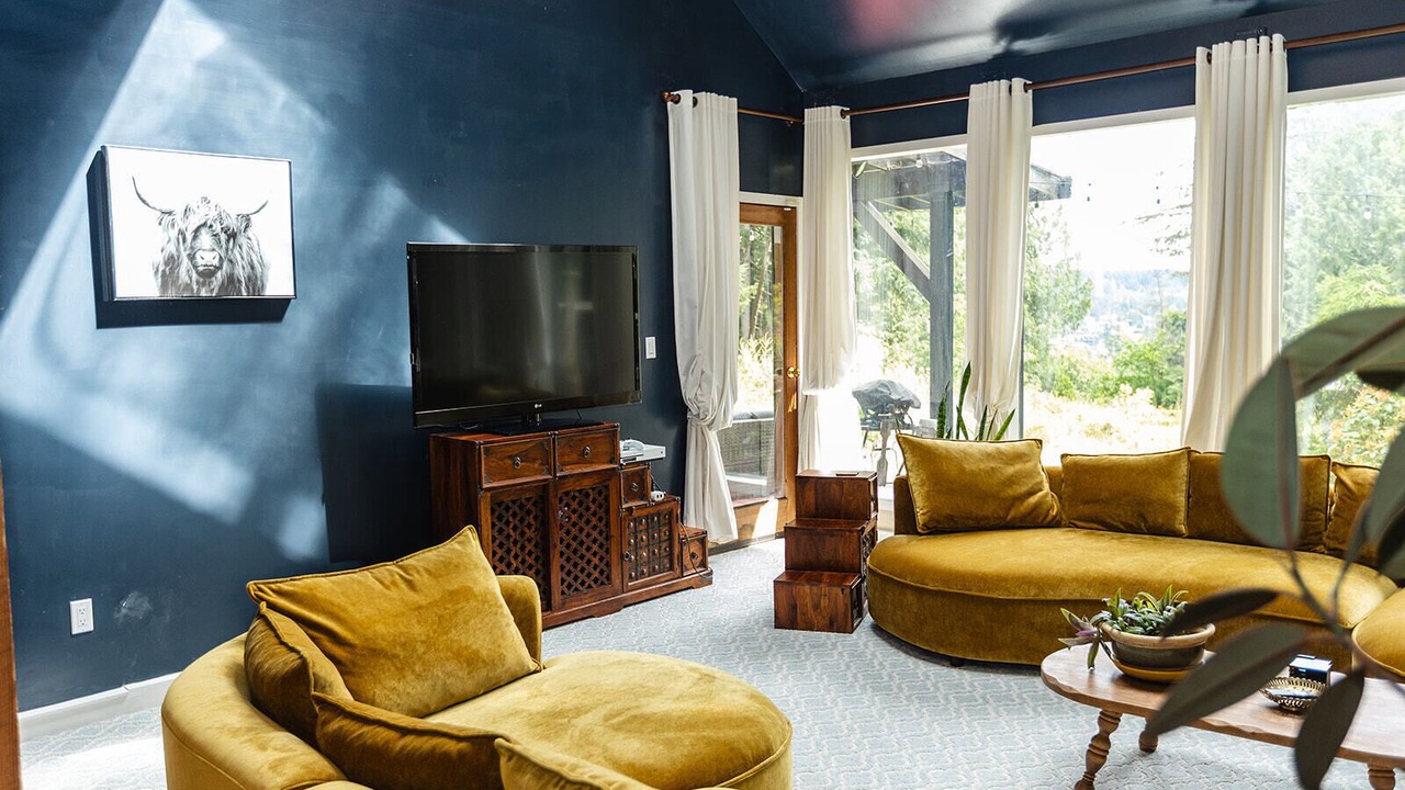 Photo of Livingroom in Juan de Fuca Electoral Area