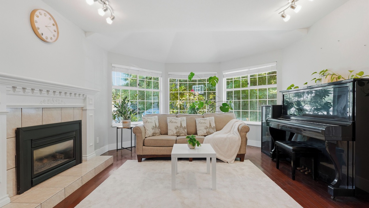 Photo of Livingroom in Crescent Beach