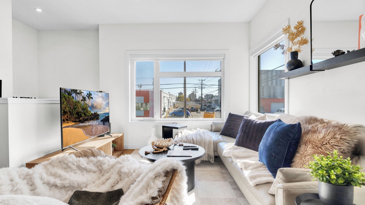 Photo of Livingroom in North Central Edmonton