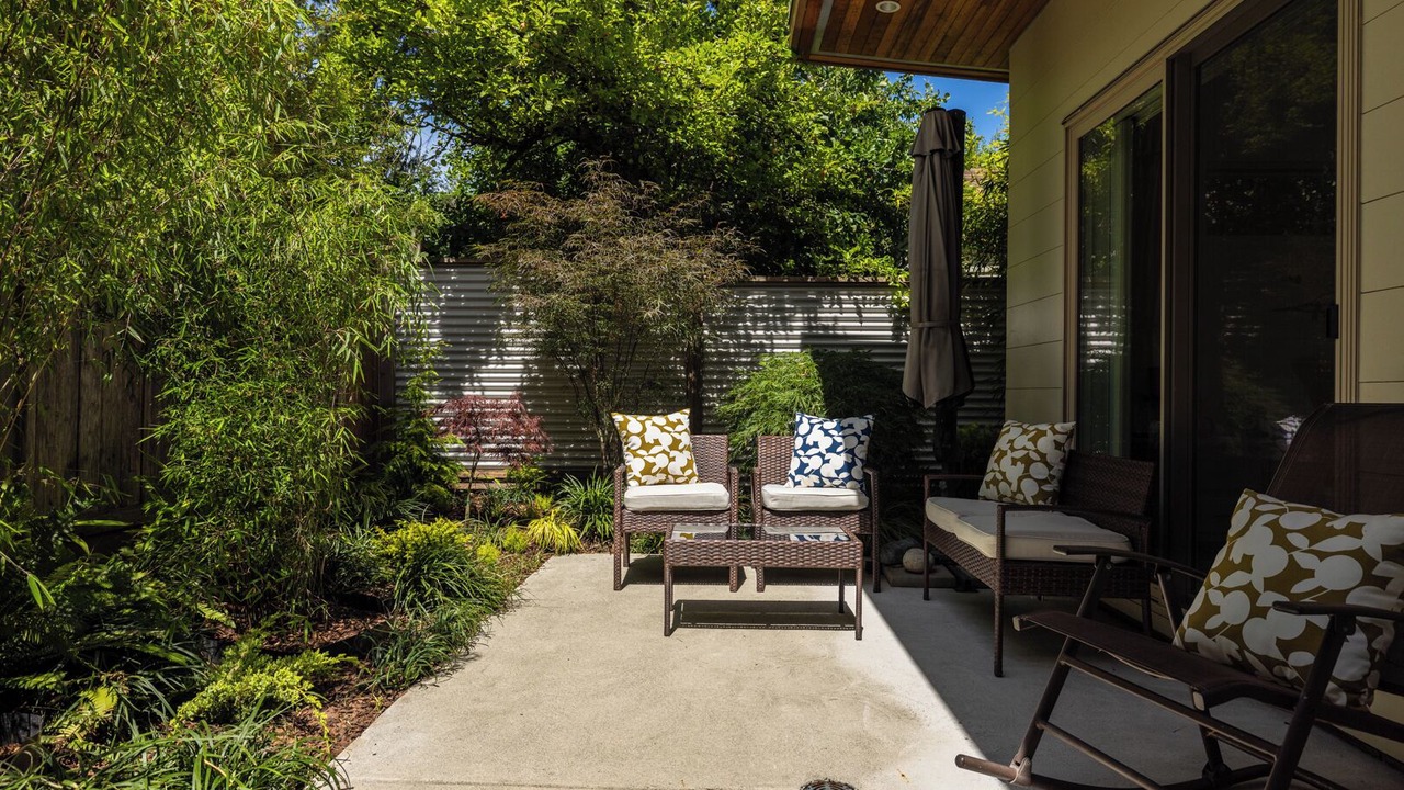 Photo of Patio Balcony in Cordova Bay
