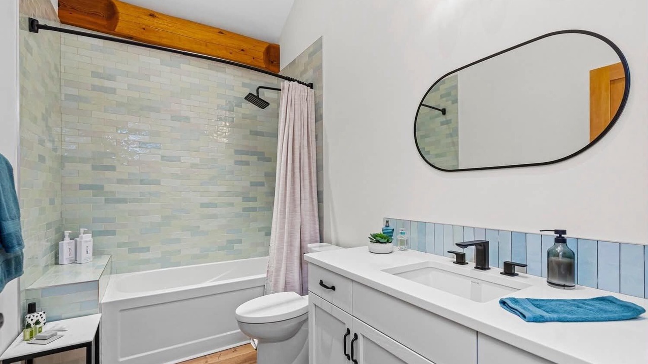 Photo of Bathroom in Sunshine Valley