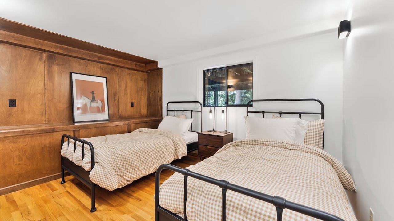 Photo of Bedroom in Bowen Island