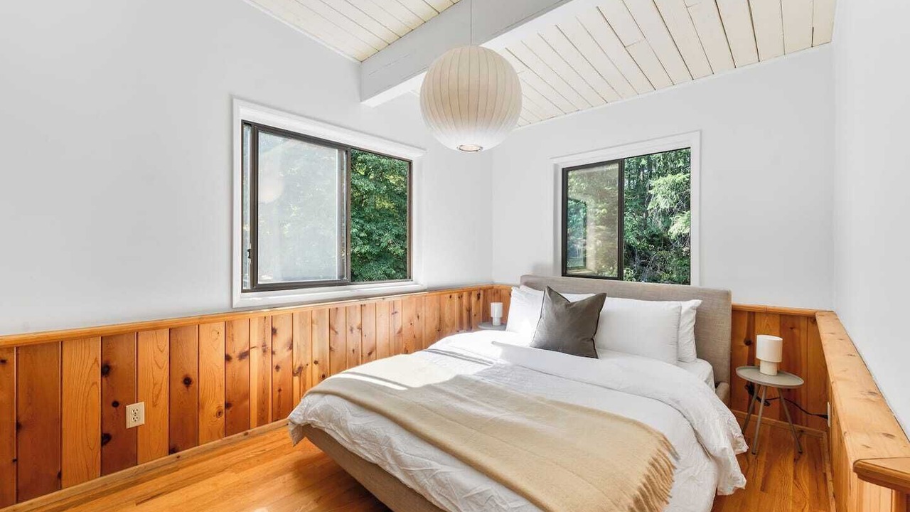 Photo of Bedroom in Bowen Island