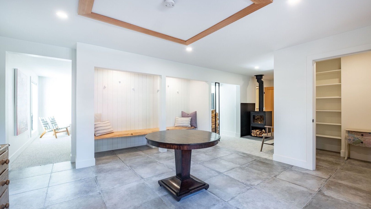 Photo of Livingroom in Sea to Sky Highway