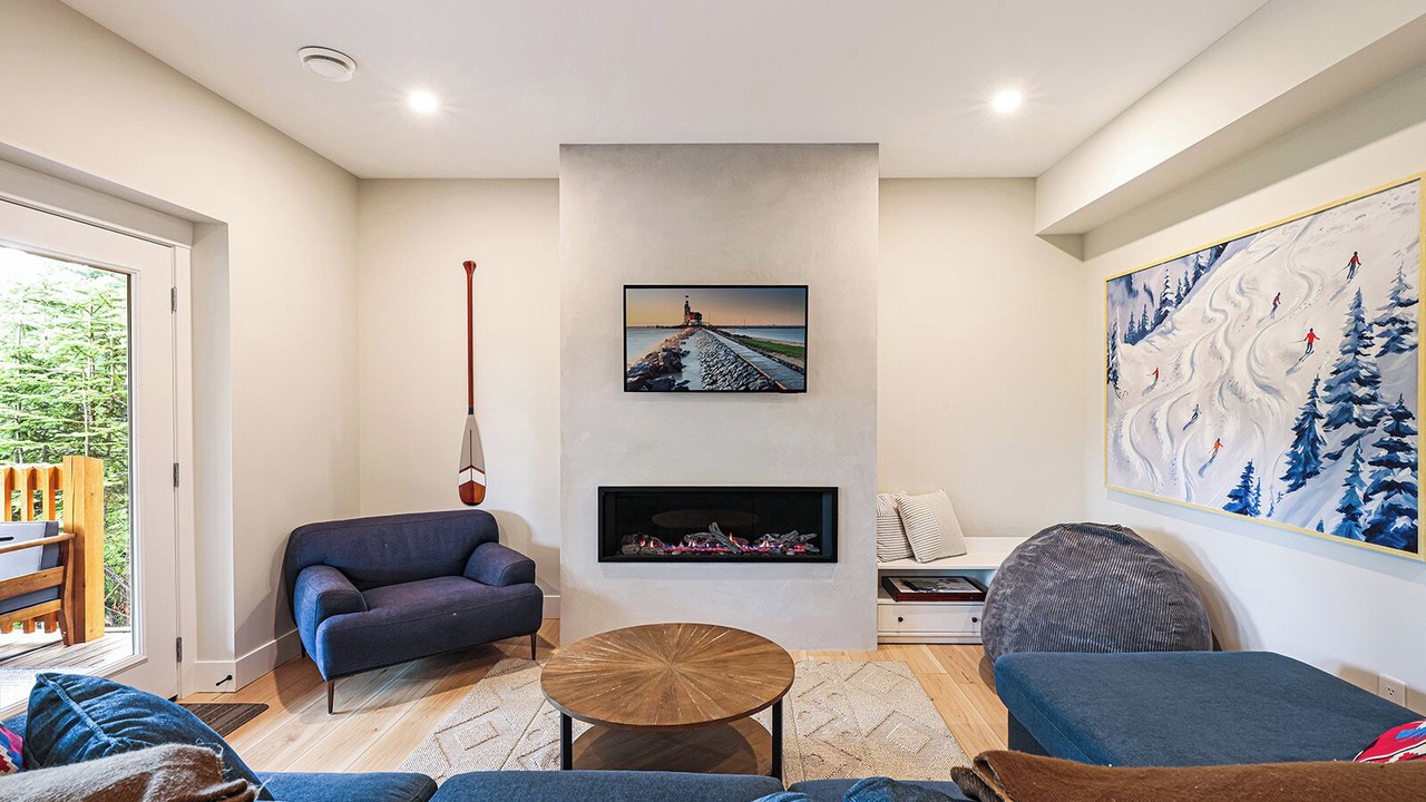 Photo of Livingroom in Courtenay