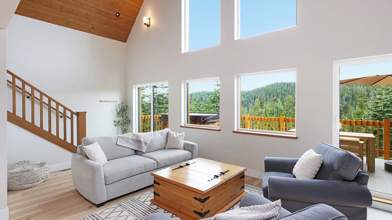 Photo of Livingroom in Courtenay