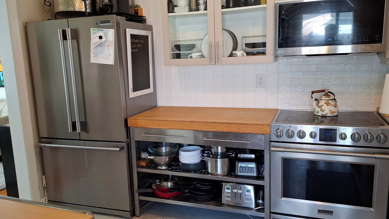 Photo of Kitchen in James Bay