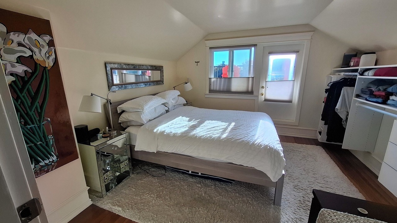 Photo of Bedroom in James Bay