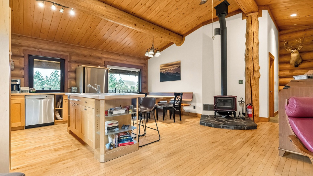 Photo of Livingroom in East Kootenay