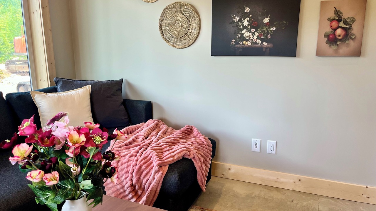 Photo of Livingroom in Juan de Fuca Electoral Area