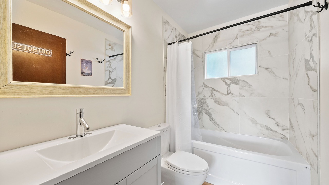 Photo of Bathroom in Anglemont