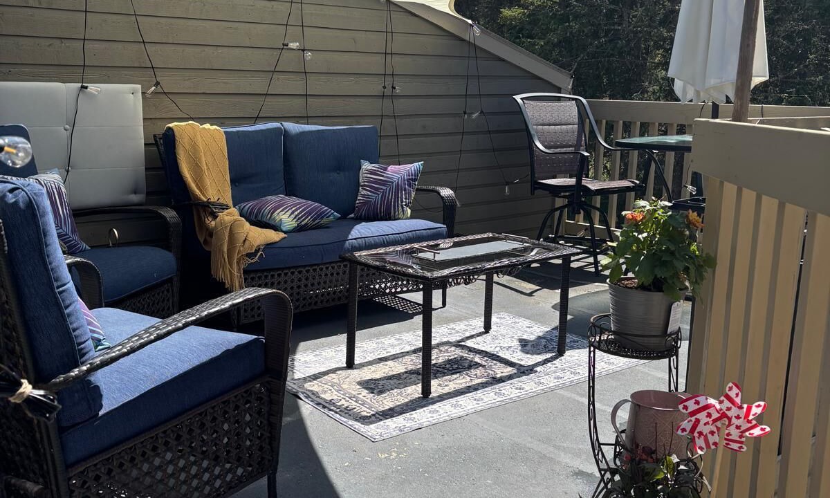 Photo of Patio Balcony in East Kootenay