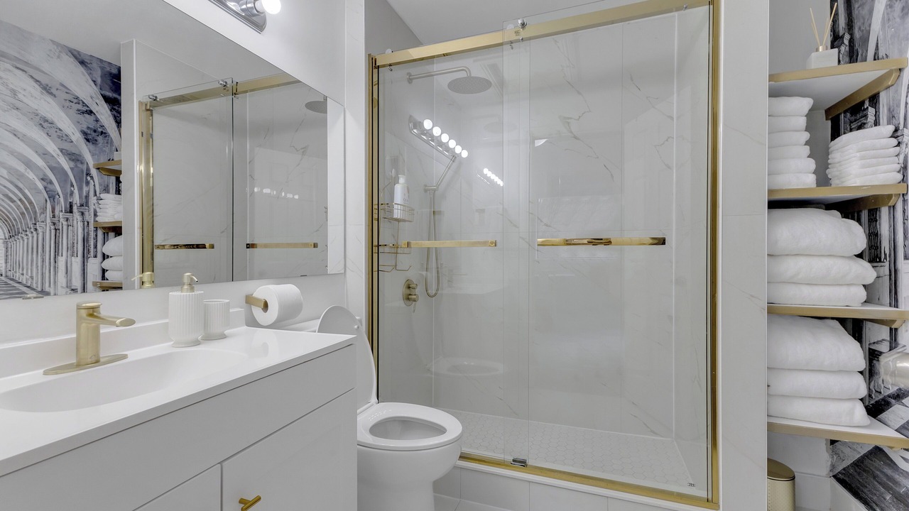 Photo of Bathroom in Crescent Heights