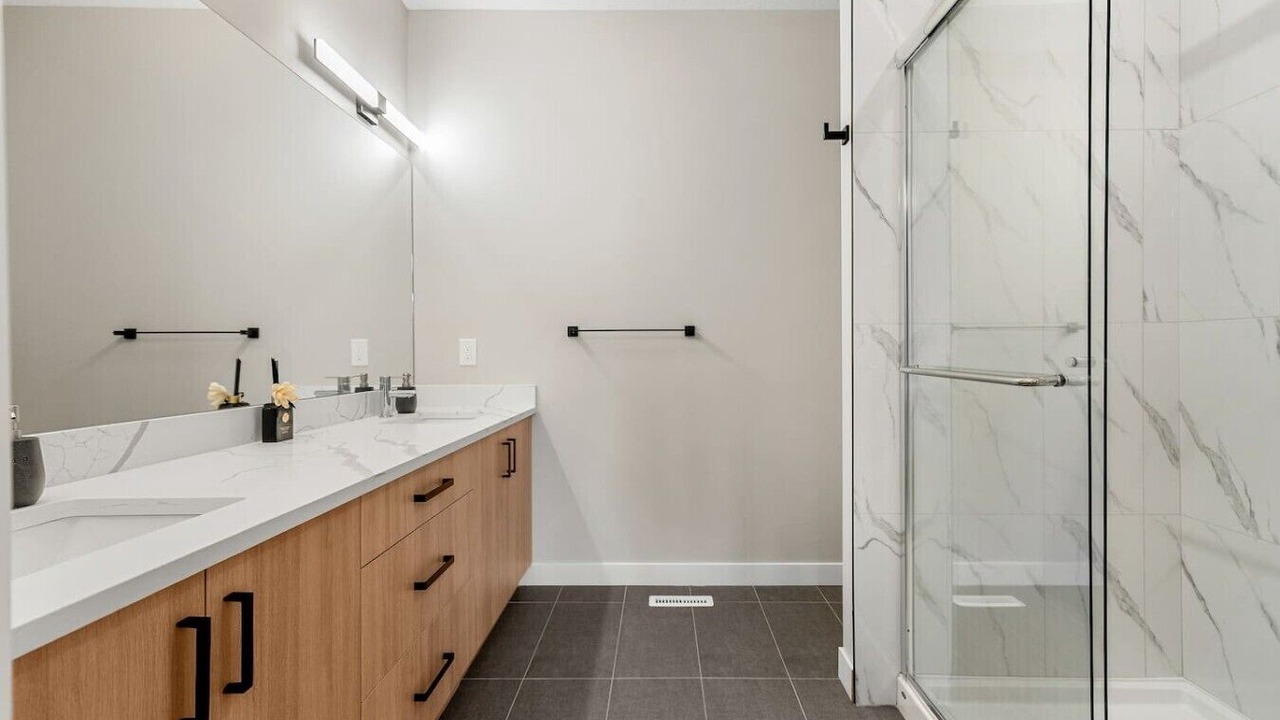 Photo of Bathroom in Banff Trail