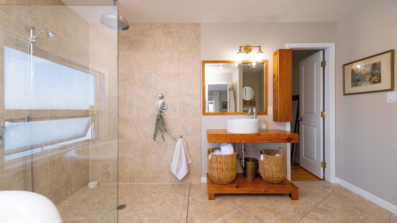 Photo of Bathroom in Lower Lonsdale