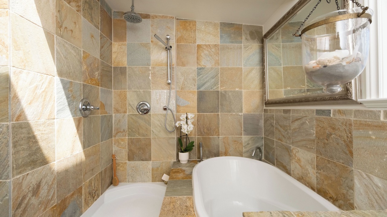 Photo of Bathroom in Lower Lonsdale