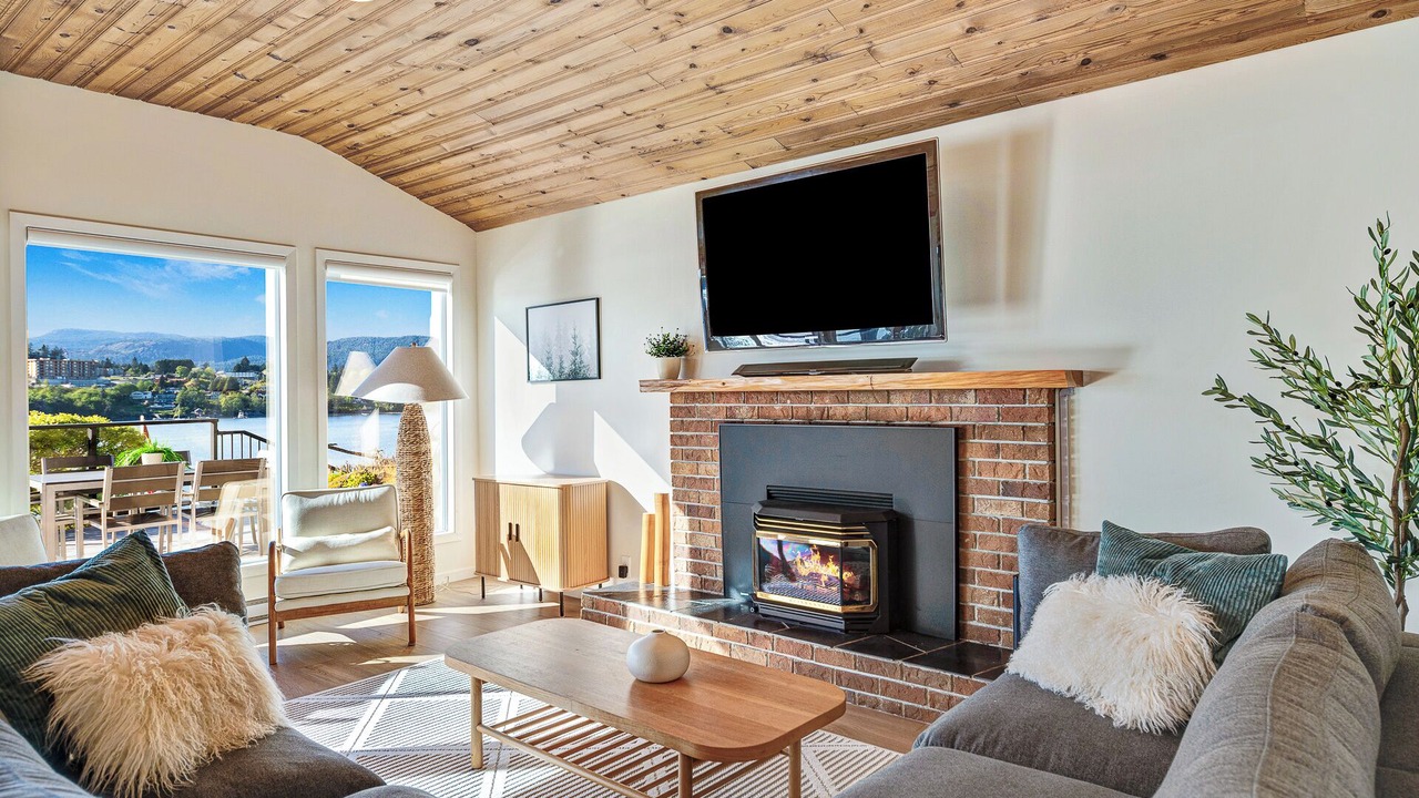 Photo of Livingroom in East Sooke