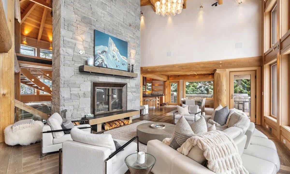 Photo of Livingroom in Whistler Creekside