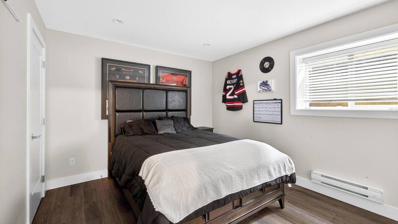 Photo of Bedroom in Crescent Beach