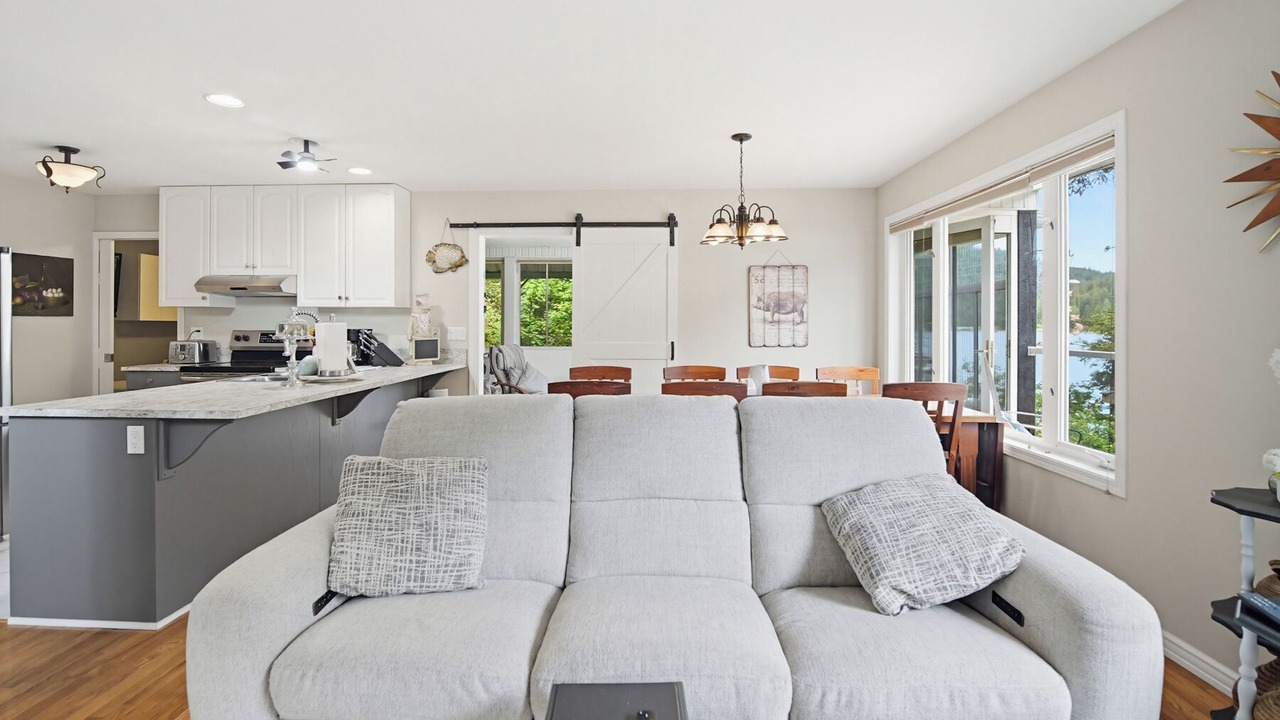 Photo of Livingroom in Kamloops