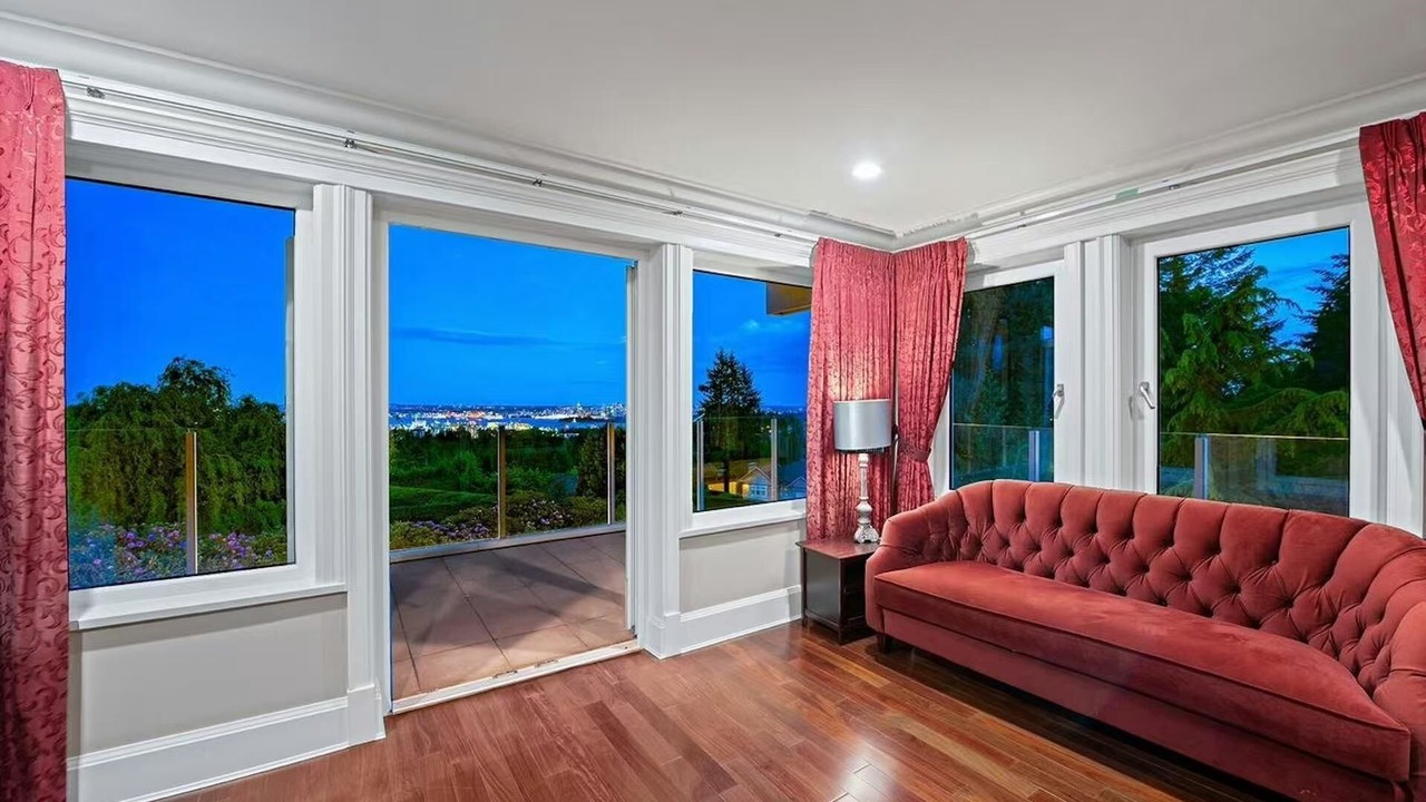 Photo of Livingroom in West Vancouver