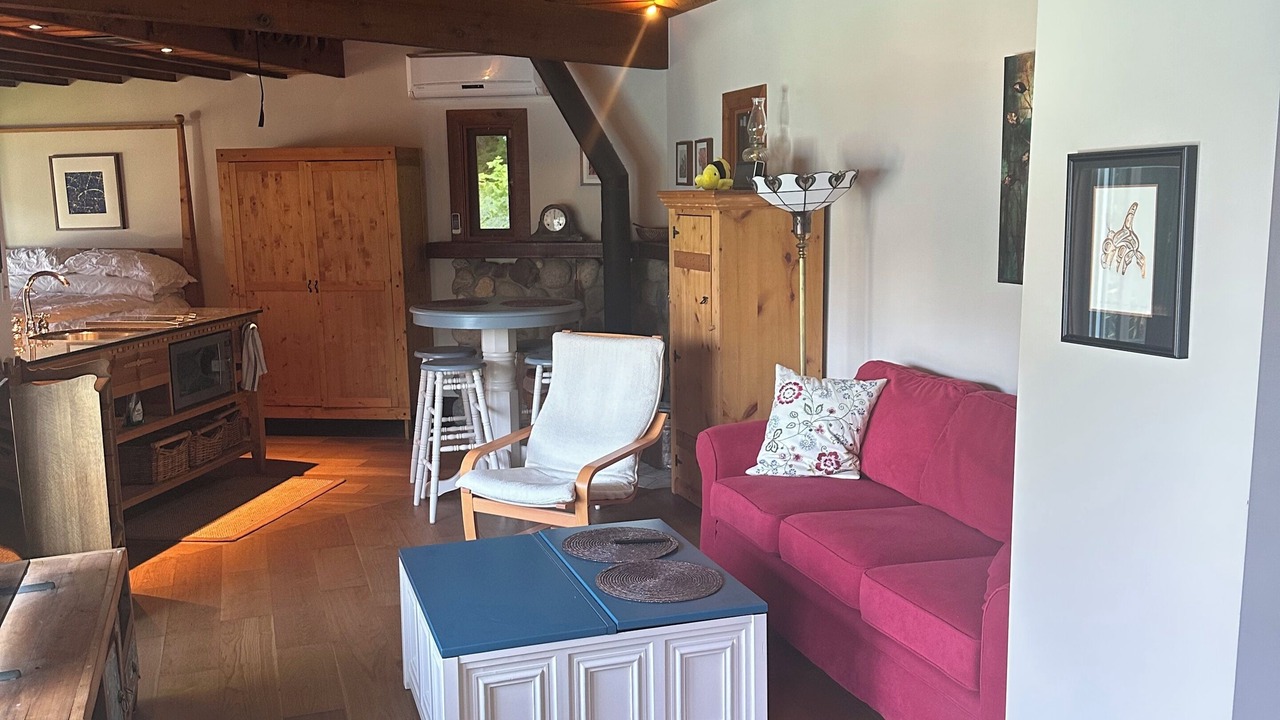 Photo of Livingroom in Harrison Hot Springs