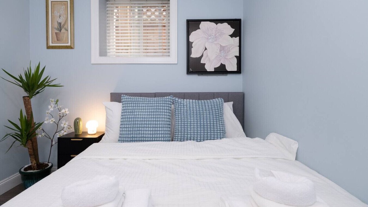 Photo of Bedroom in Renfrew-Collingwood