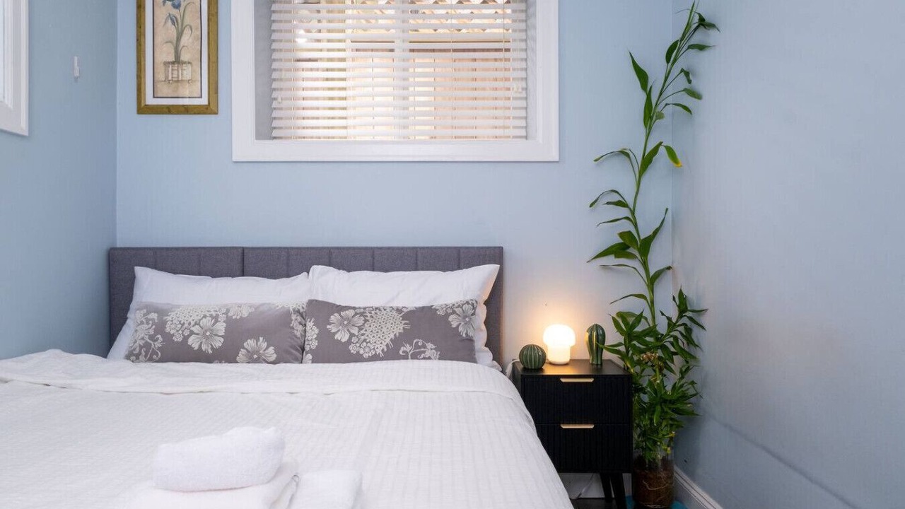 Photo of Bedroom in Renfrew-Collingwood