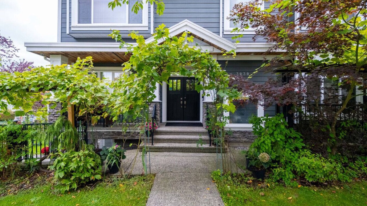 Photo of Outdoor in Renfrew-Collingwood