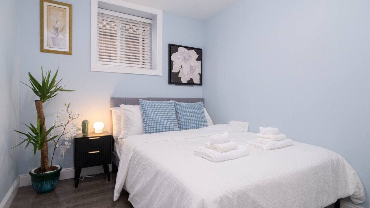 Photo of Bedroom in Renfrew-Collingwood