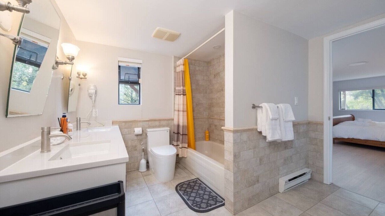 Photo of Bathroom in West Vancouver