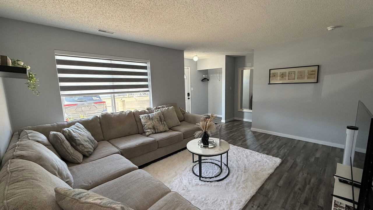 Photo of Livingroom in Leduc