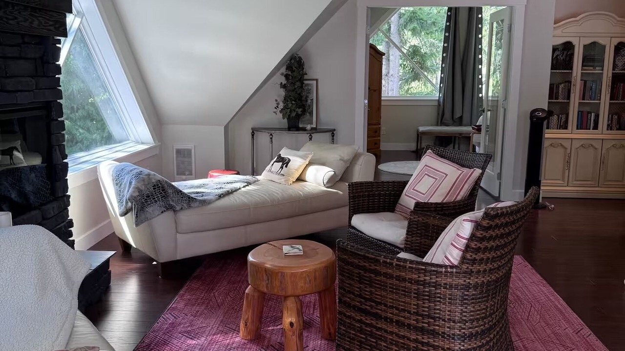 Photo of Livingroom in Anglemont