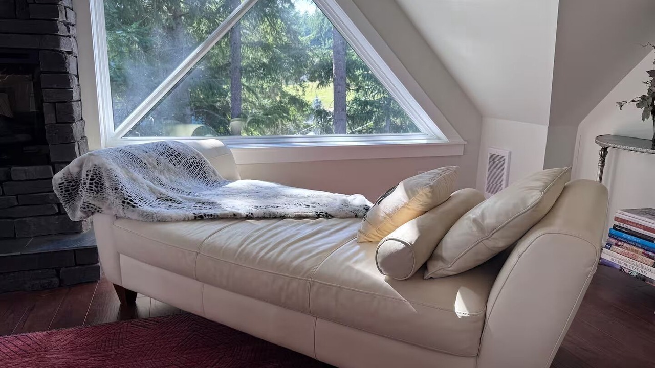 Photo of Livingroom in Anglemont