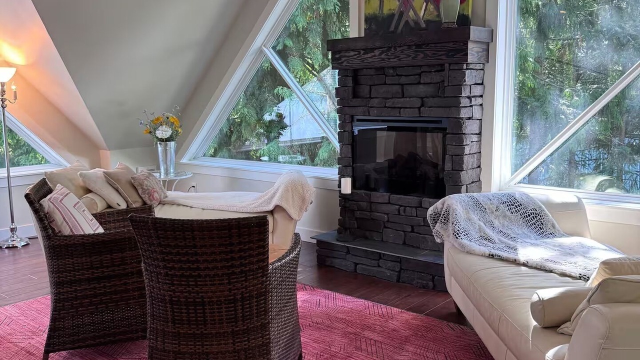 Photo of Livingroom in Anglemont