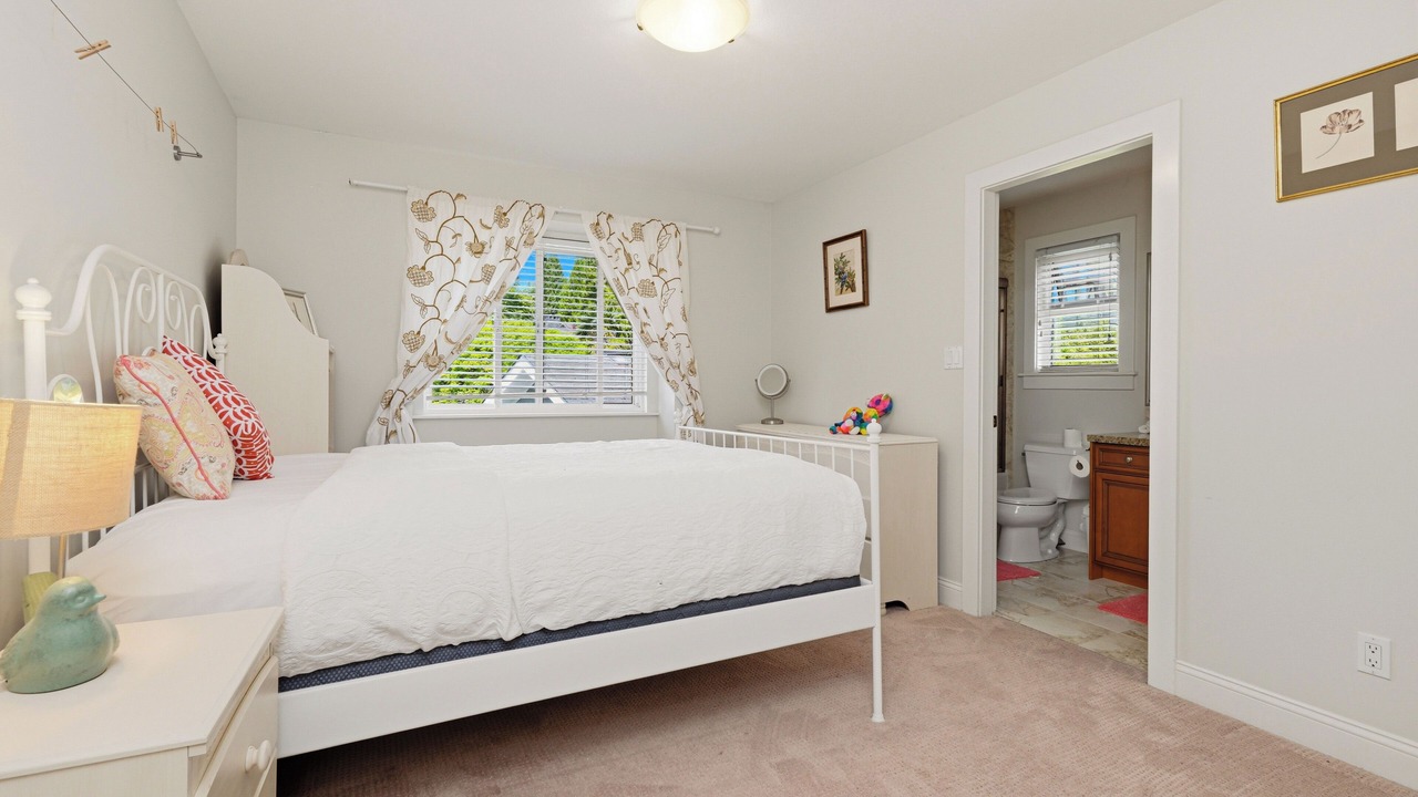 Photo of Bedroom in District of North Vancouver